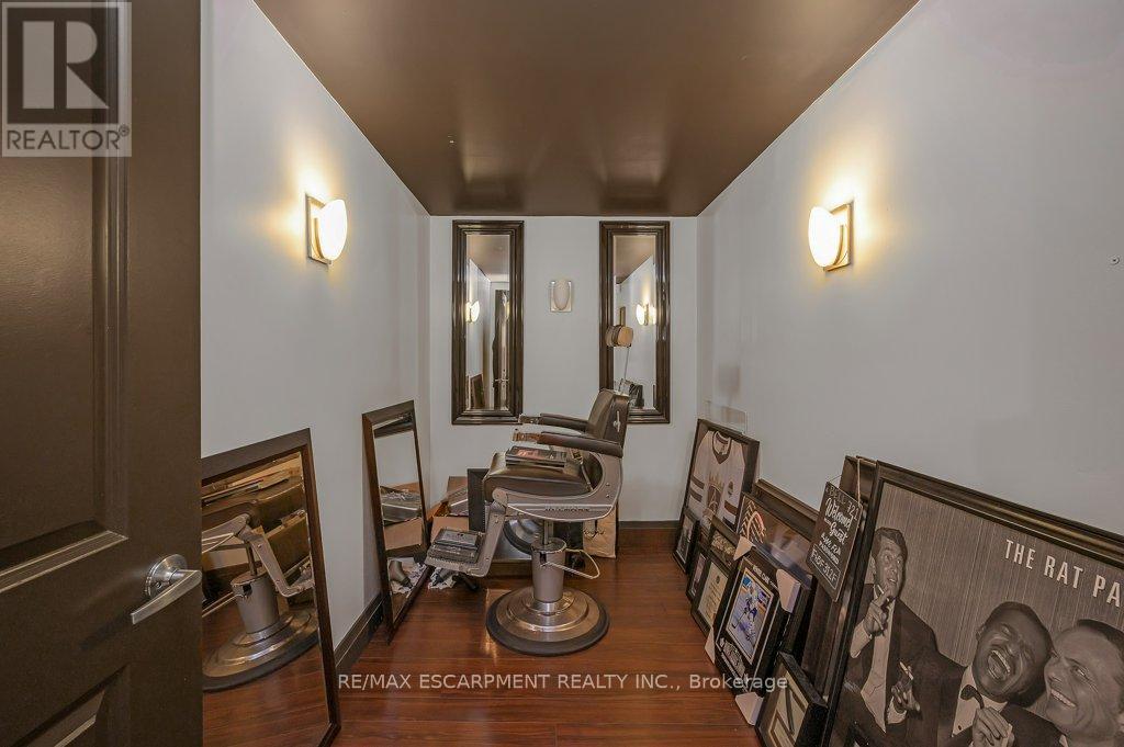 Photo 39 of 2082 Pine Street, Burlington ON