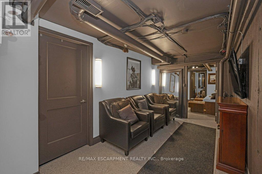 Photo 41 of 2082 Pine Street, Burlington ON