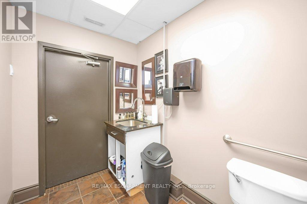 Photo 42 of 2082 Pine Street, Burlington ON