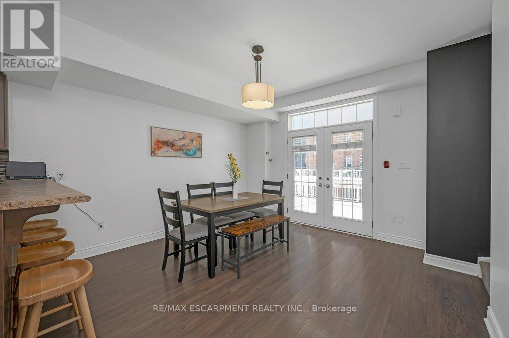 Photo 8 of 2082 Pine Street, Burlington ON