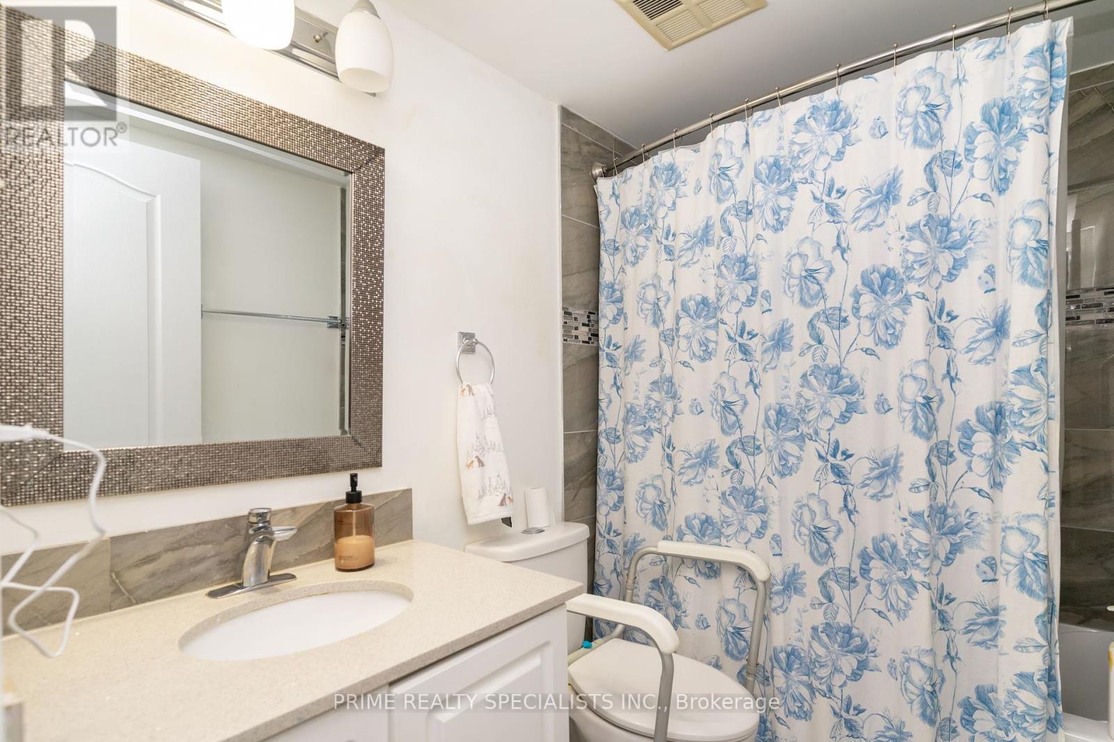 Photo 32 of 611 26 Hanover Road, Brampton ON