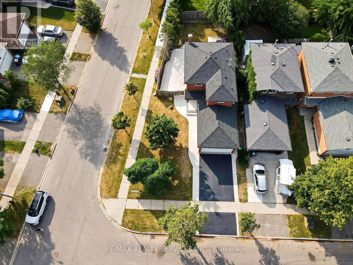 Photo 5 of 55 Mcgraw Avenue, Brampton ON