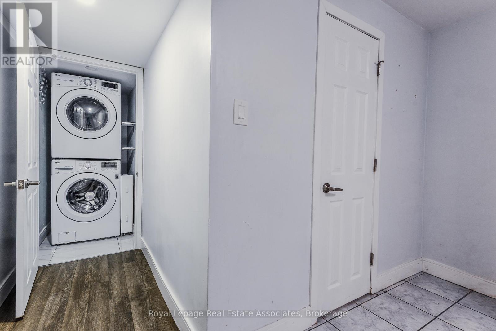 Photo 15 of 631 Ashprior Avenue, Mississauga ON