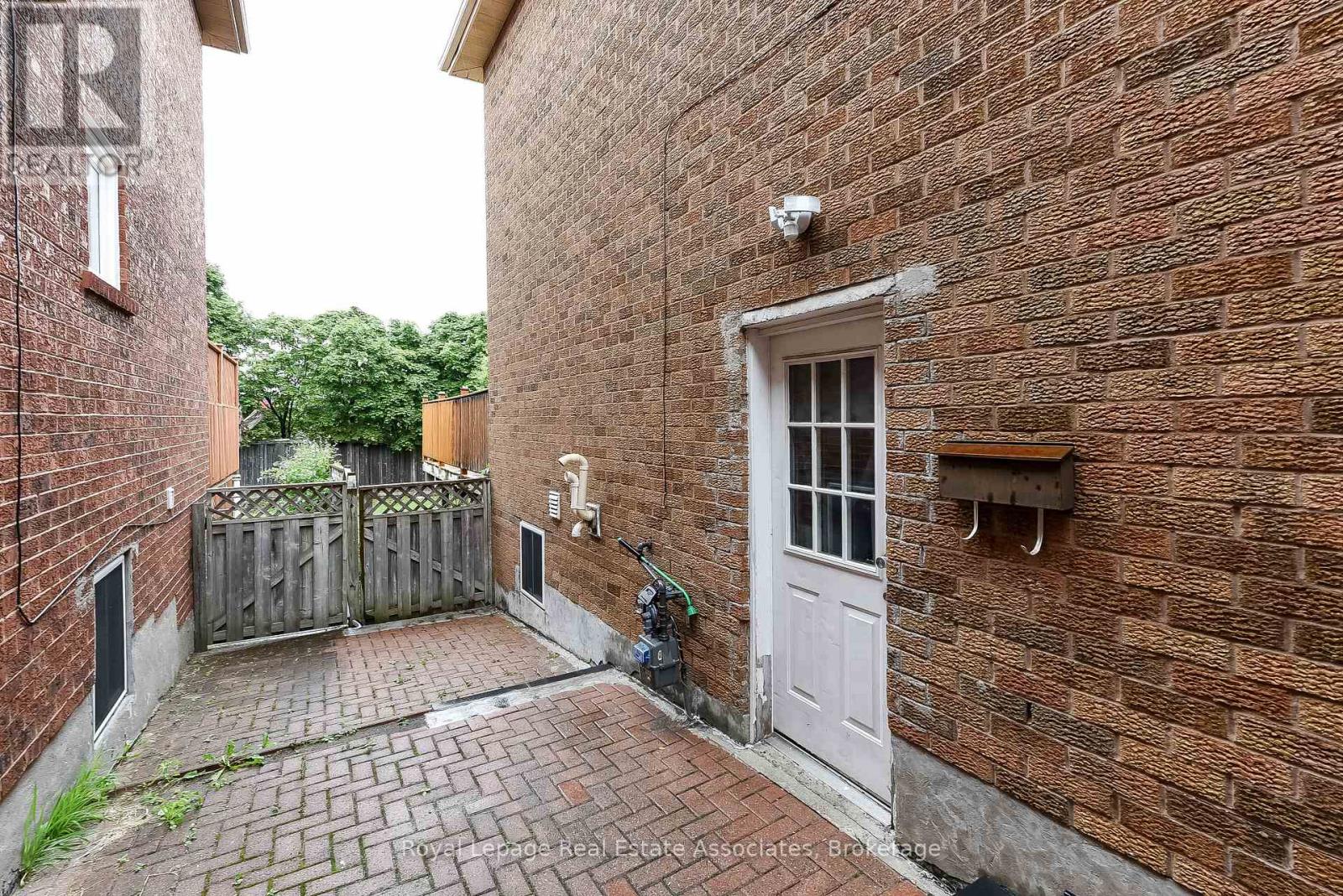 Photo 16 of 631 Ashprior Avenue, Mississauga ON