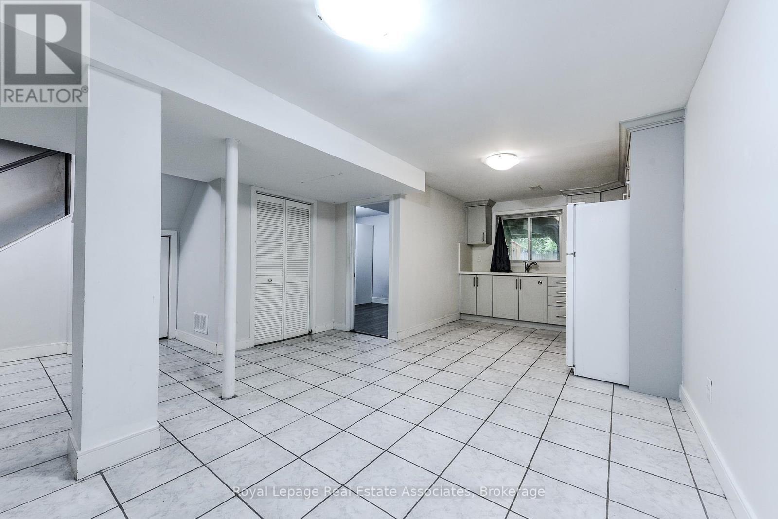 Photo 4 of 631 Ashprior Avenue, Mississauga ON
