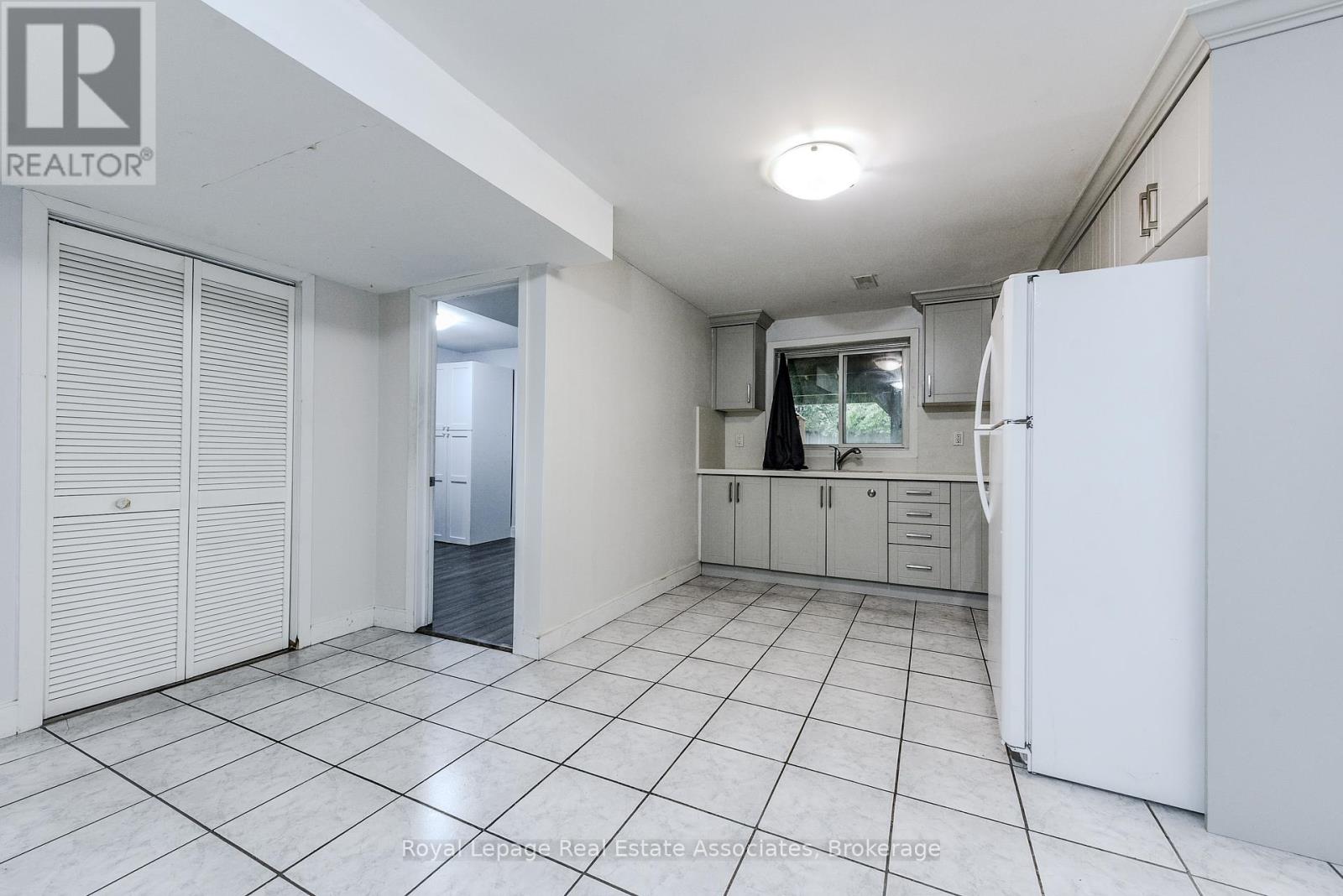 Photo 5 of 631 Ashprior Avenue, Mississauga ON