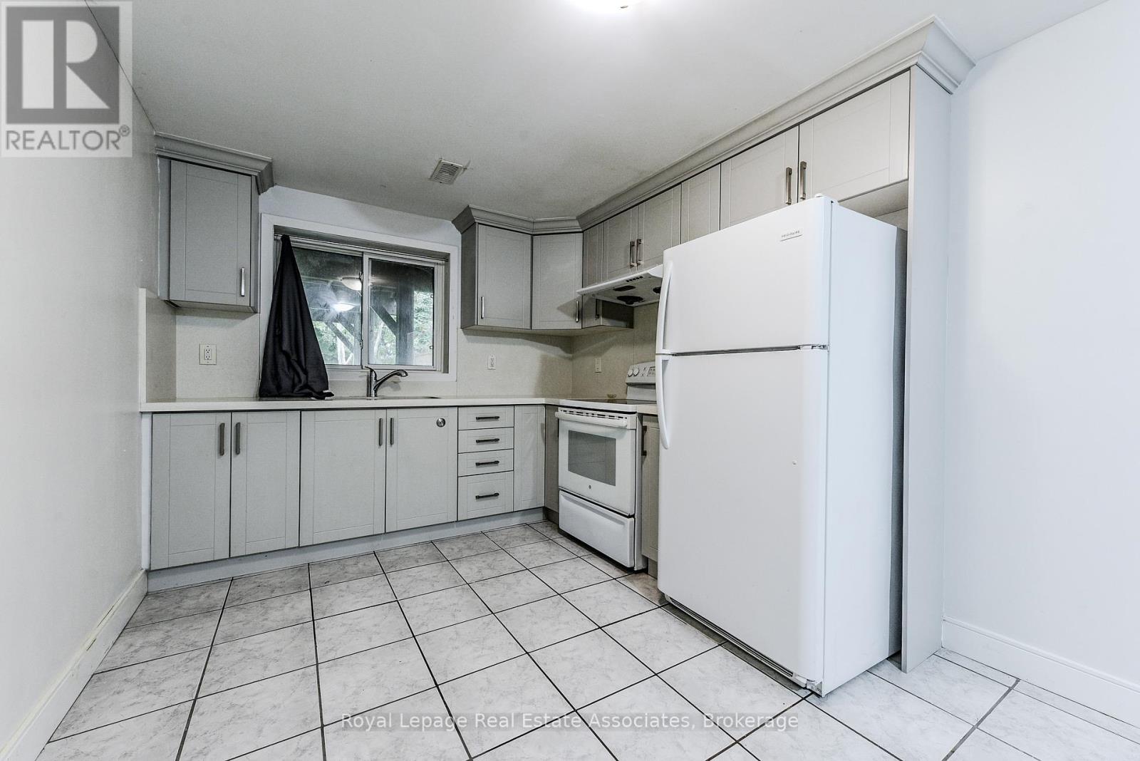 Photo 6 of 631 Ashprior Avenue, Mississauga ON