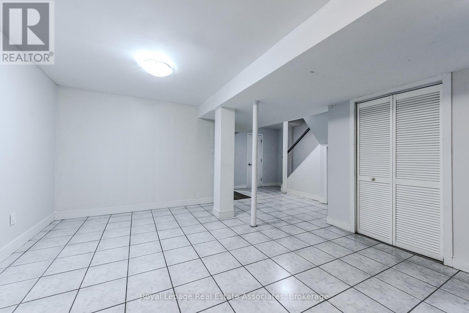 Photo 8 of 631 Ashprior Avenue, Mississauga ON