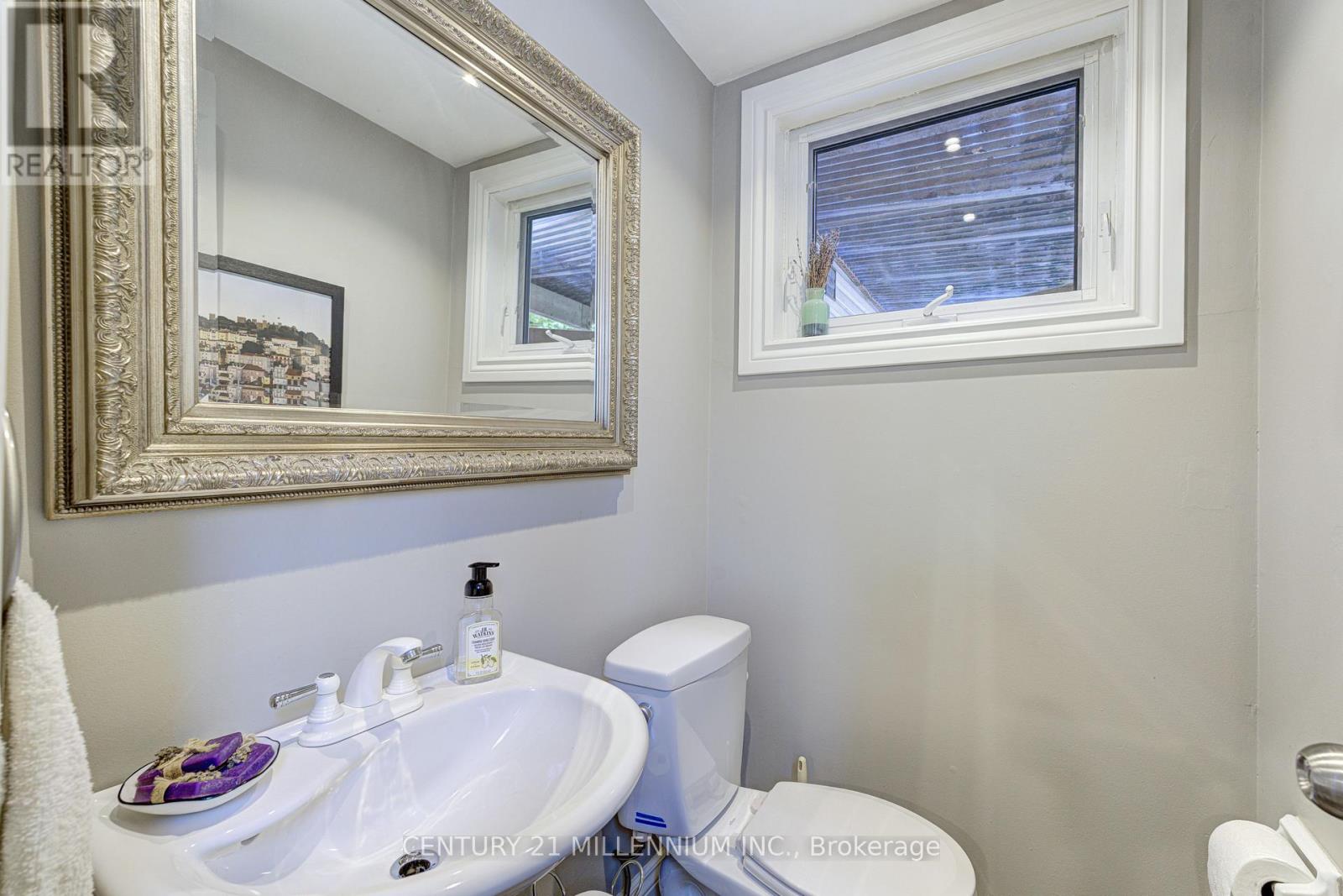 Photo 15 of 17 Evesham Crescent, Brampton ON