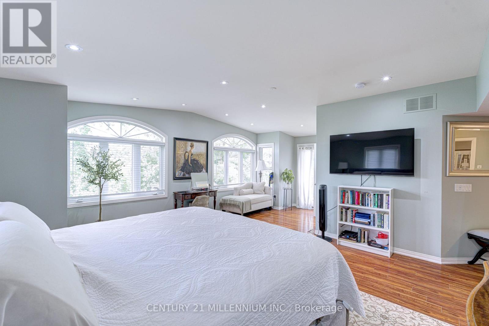 Photo 23 of 17 Evesham Crescent, Brampton ON