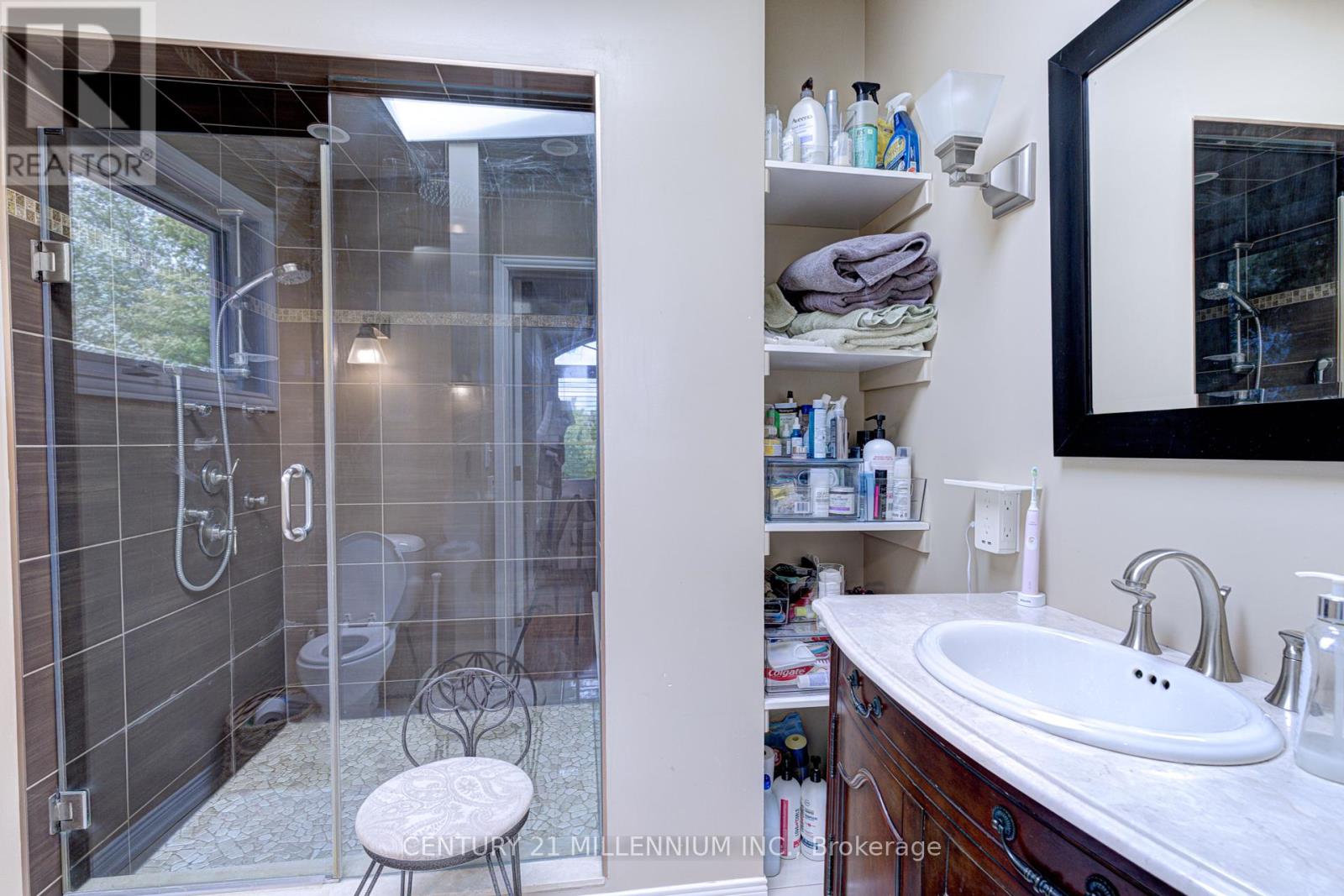 Photo 25 of 17 Evesham Crescent, Brampton ON