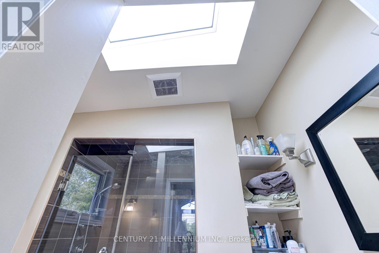 Photo 26 of 17 Evesham Crescent, Brampton ON