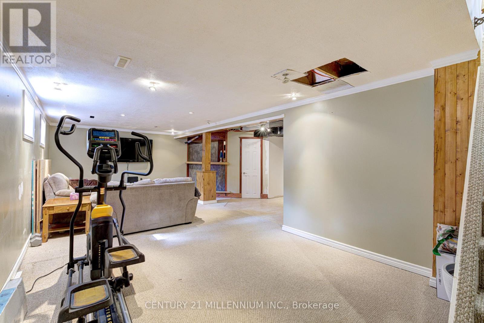 Photo 33 of 17 Evesham Crescent, Brampton ON