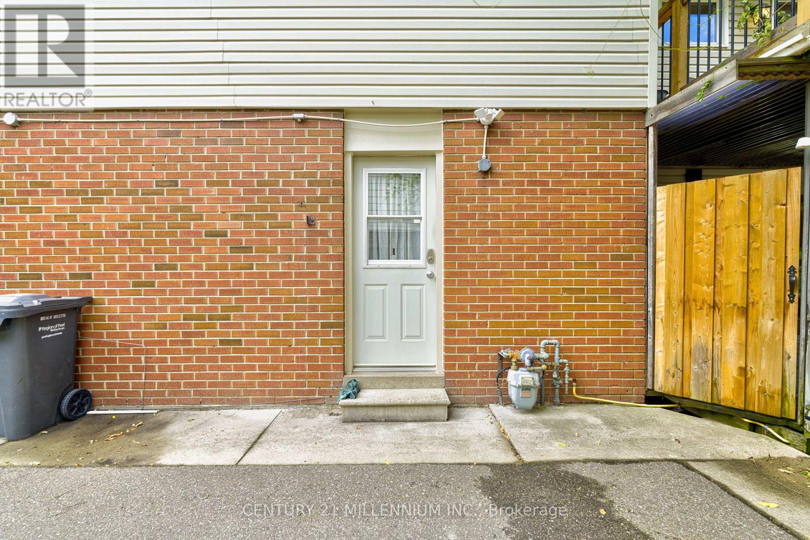 Photo 42 of 17 Evesham Crescent, Brampton ON