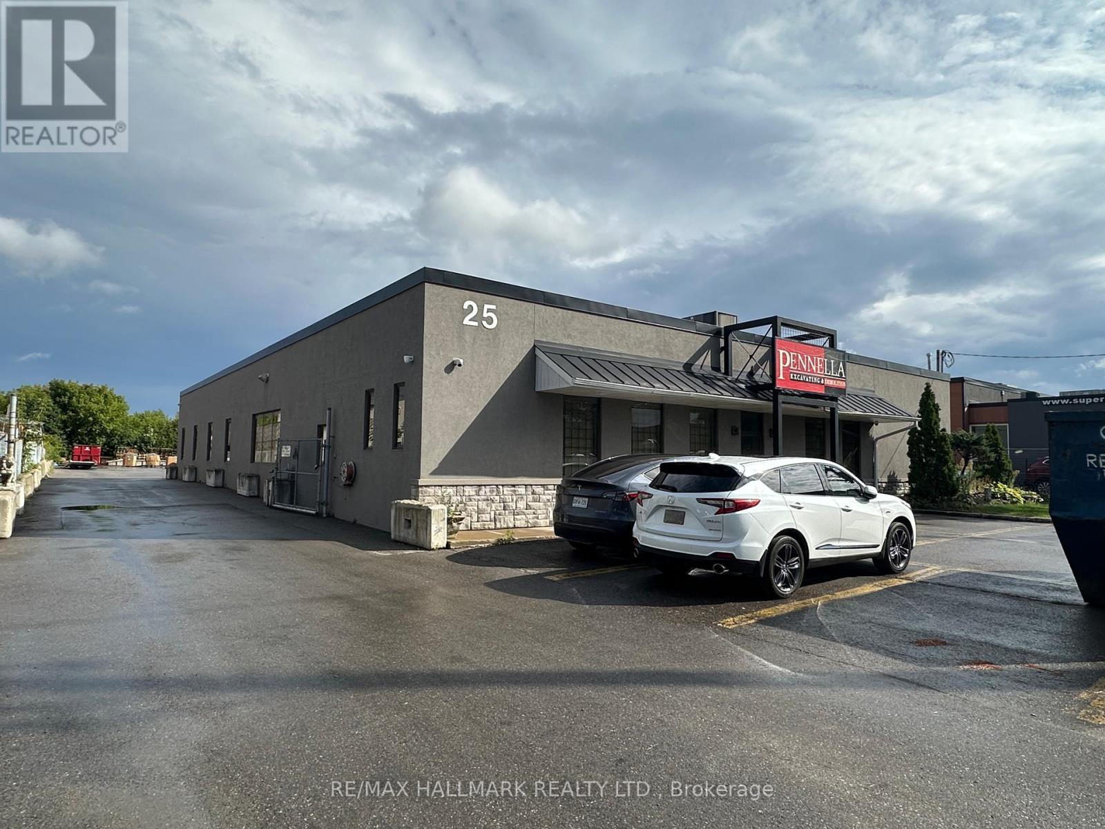 Photo 1 of 2 A 25 Vanley Crescent, Toronto ON