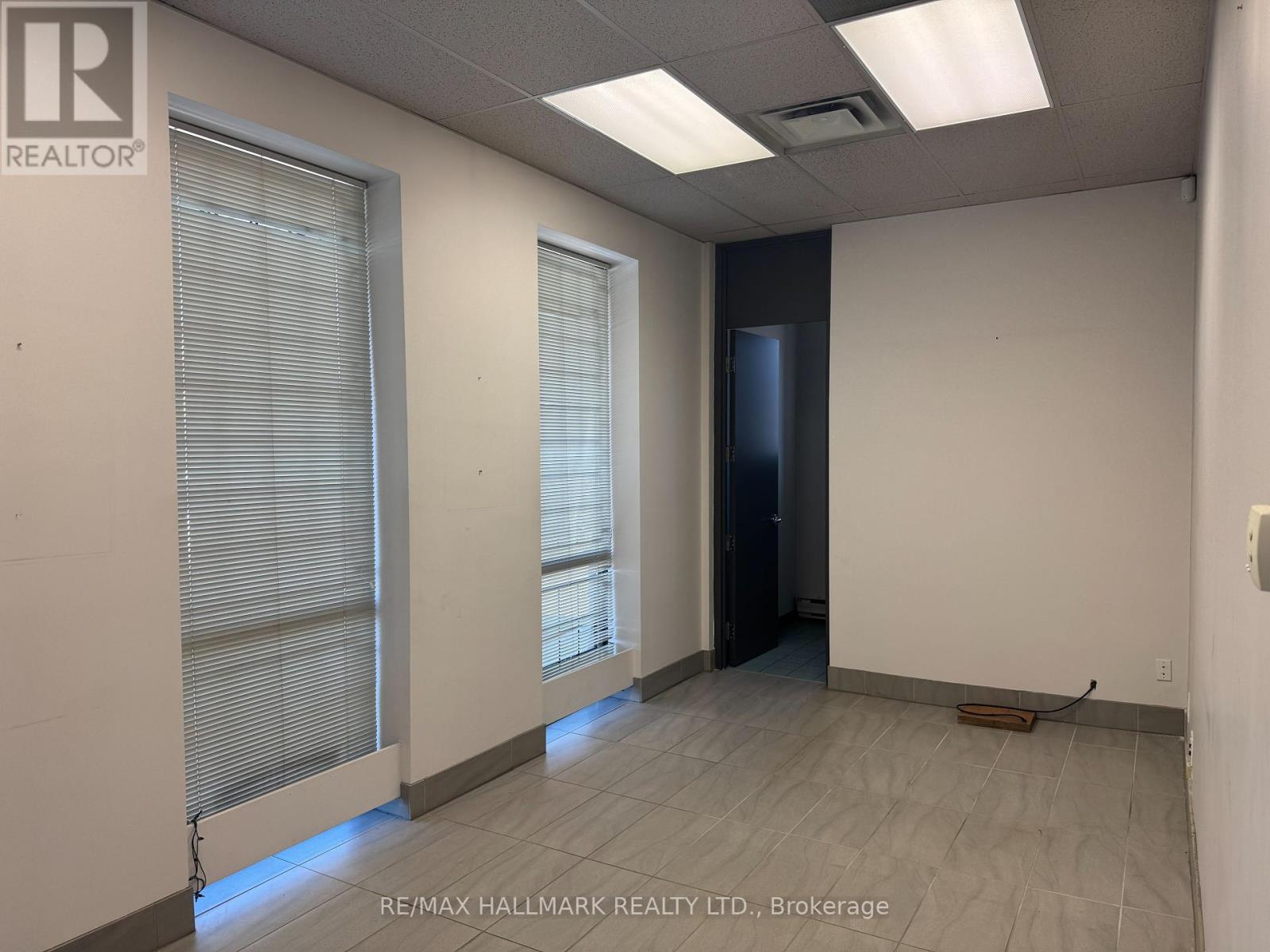 Photo 3 of 2 A 25 Vanley Crescent, Toronto ON