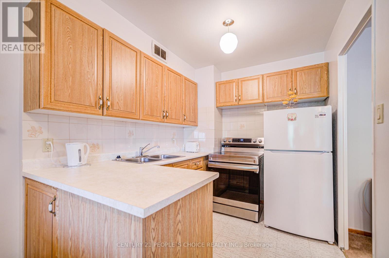 Photo 26 of 311 9 Four Wind Drive, Toronto ON
