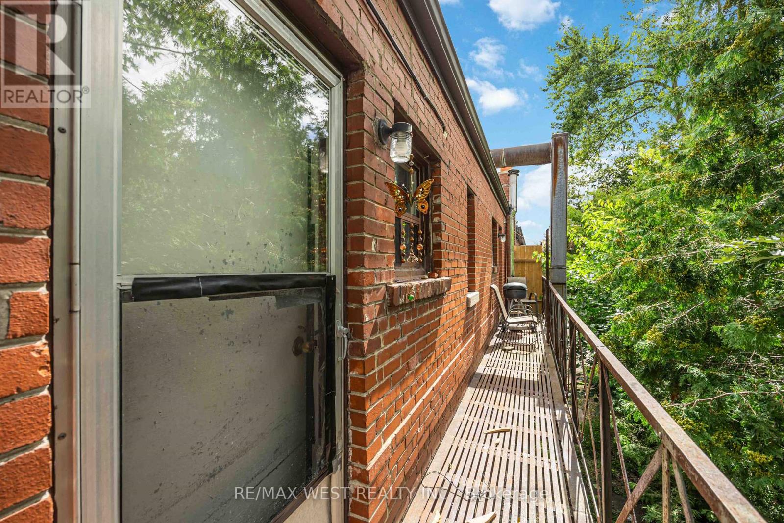 Photo 11 of 4990 Dundas Street W, Toronto ON
