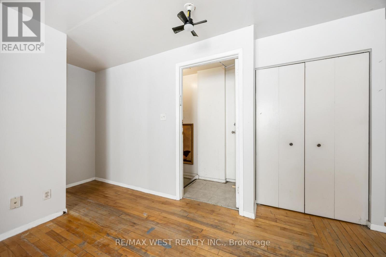 Photo 2 of 4990 Dundas Street W, Toronto ON