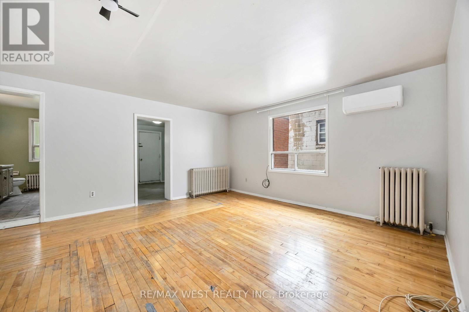 Photo 3 of 4990 Dundas Street W, Toronto ON