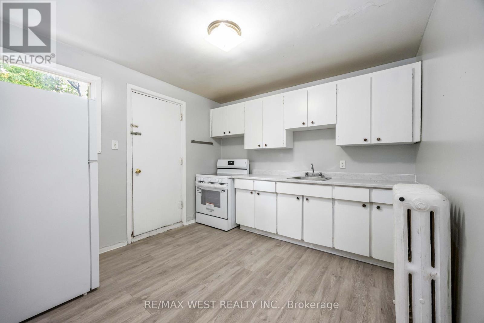 Photo 5 of 4990 Dundas Street W, Toronto ON