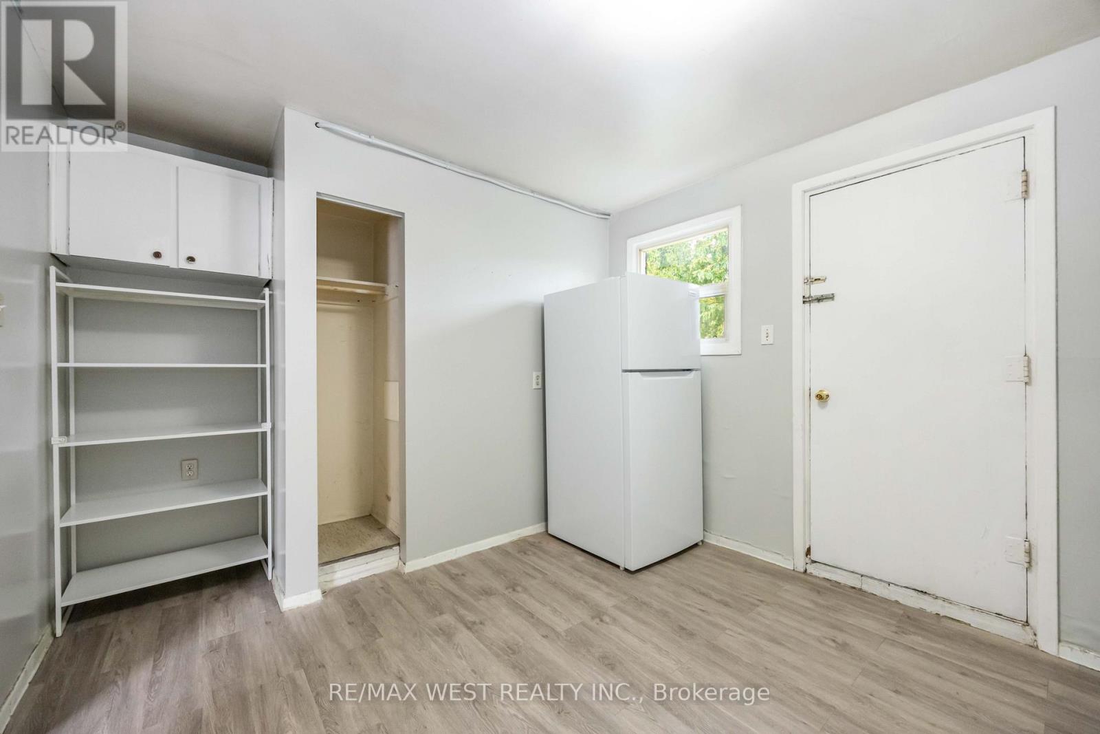 Photo 7 of 4990 Dundas Street W, Toronto ON