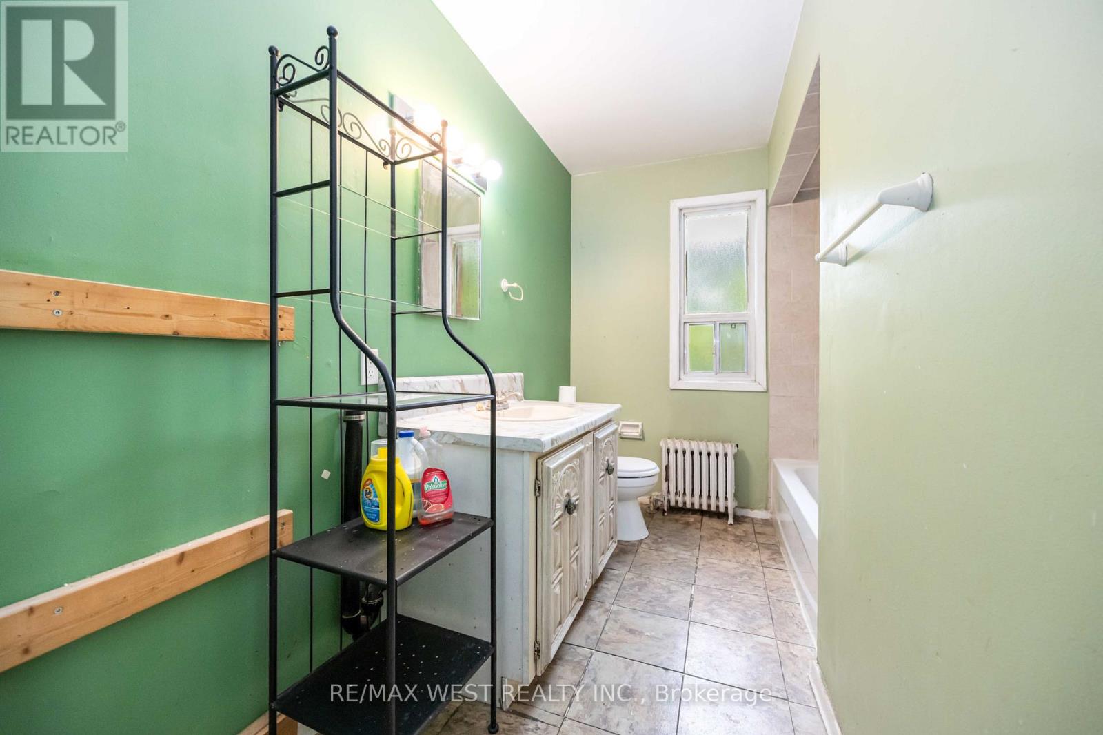 Photo 8 of 4990 Dundas Street W, Toronto ON