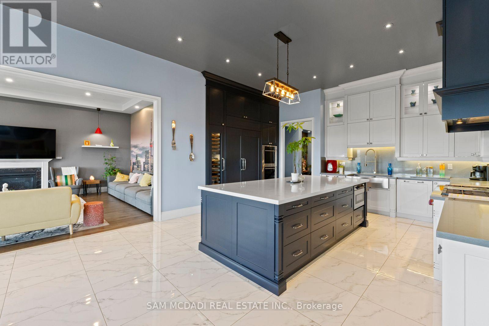 Photo 16 of 40 Quintette Close, Brampton ON