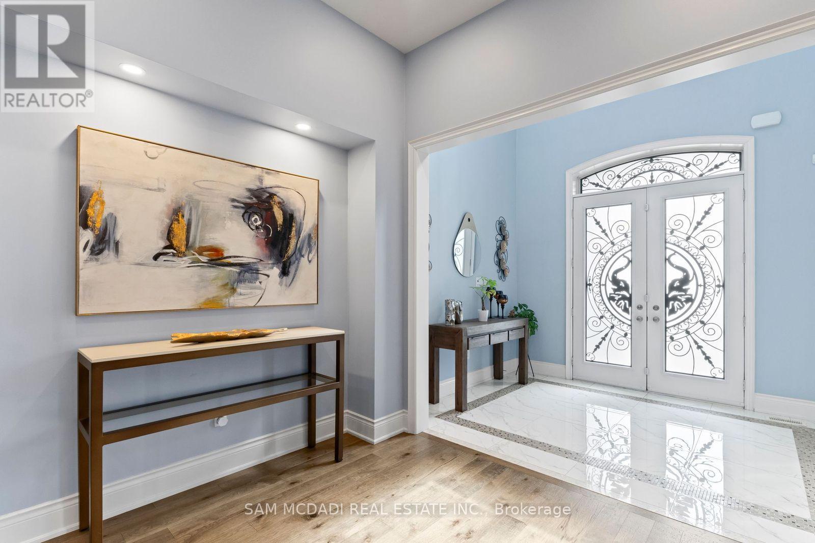 Photo 2 of 40 Quintette Close, Brampton ON