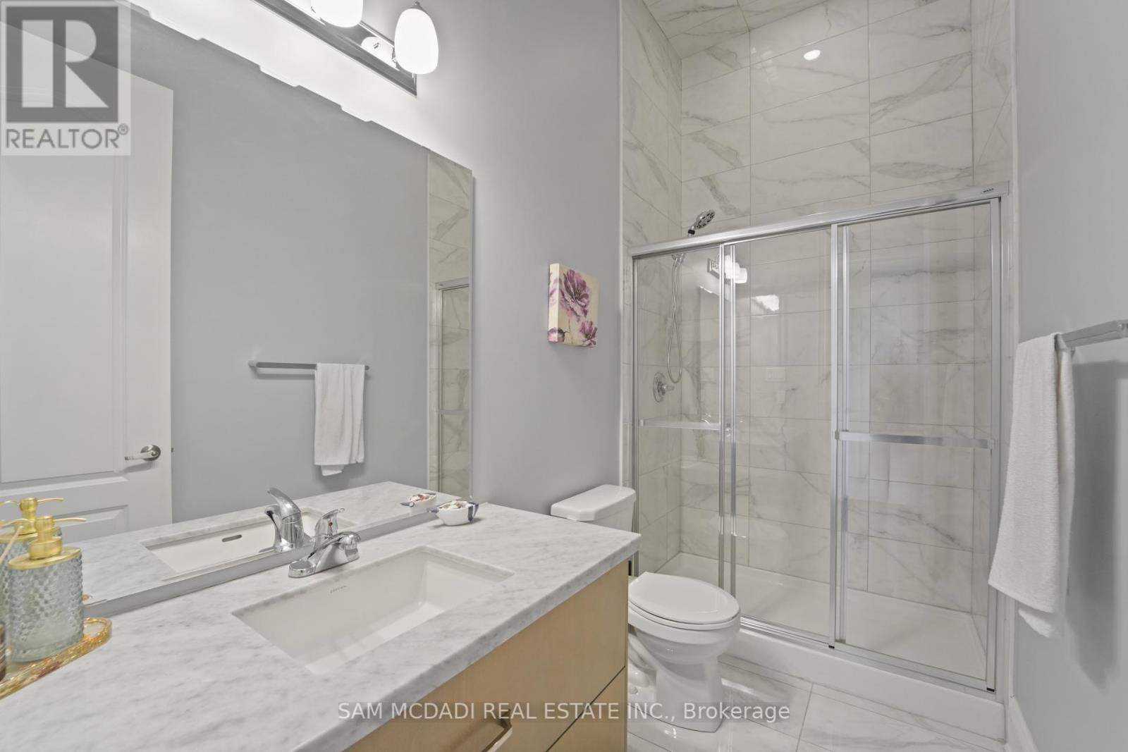 Photo 24 of 40 Quintette Close, Brampton ON