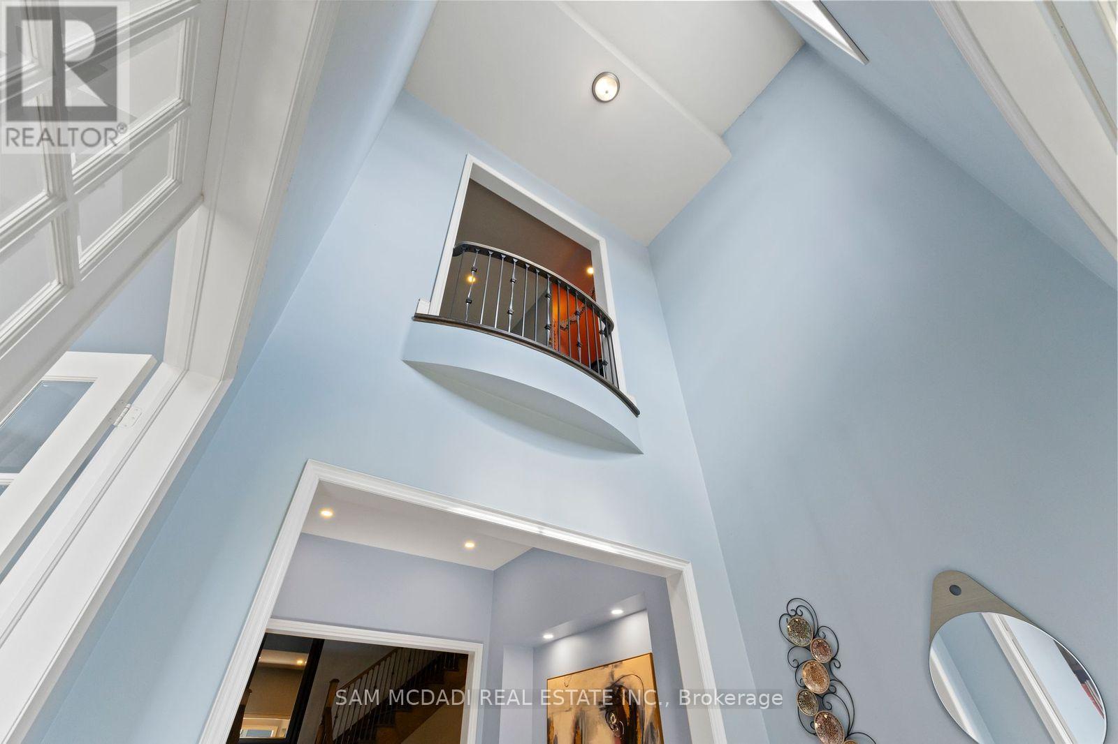 Photo 3 of 40 Quintette Close, Brampton ON