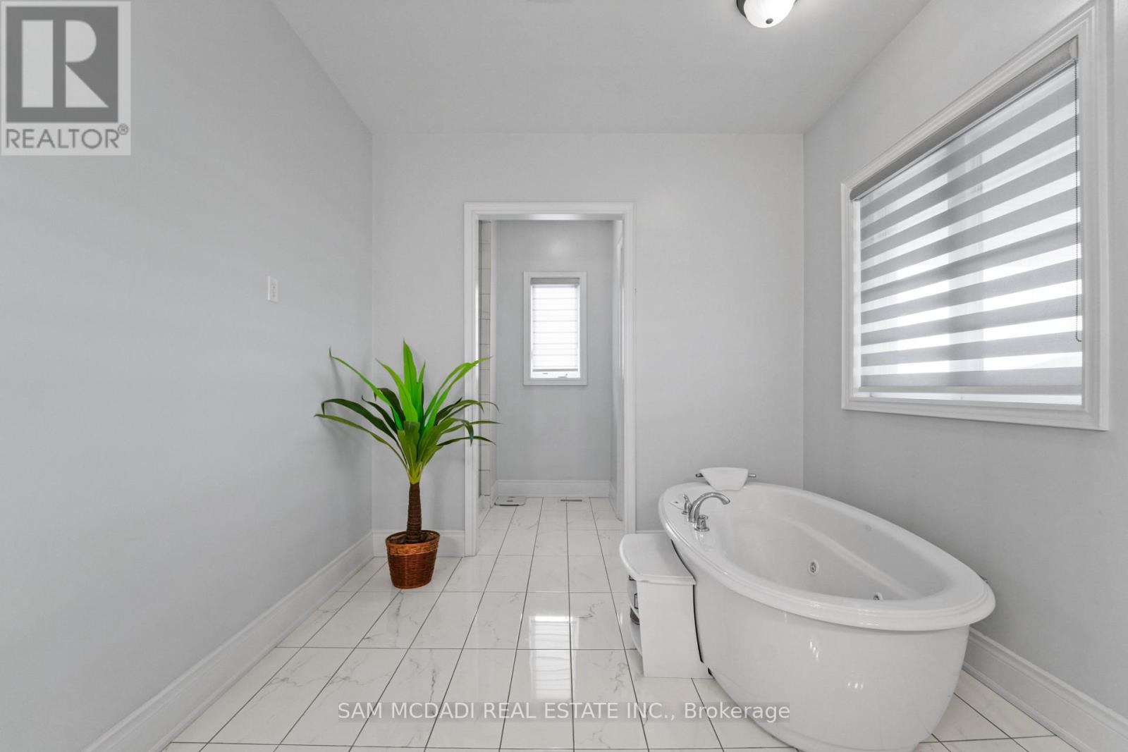 Photo 35 of 40 Quintette Close, Brampton ON