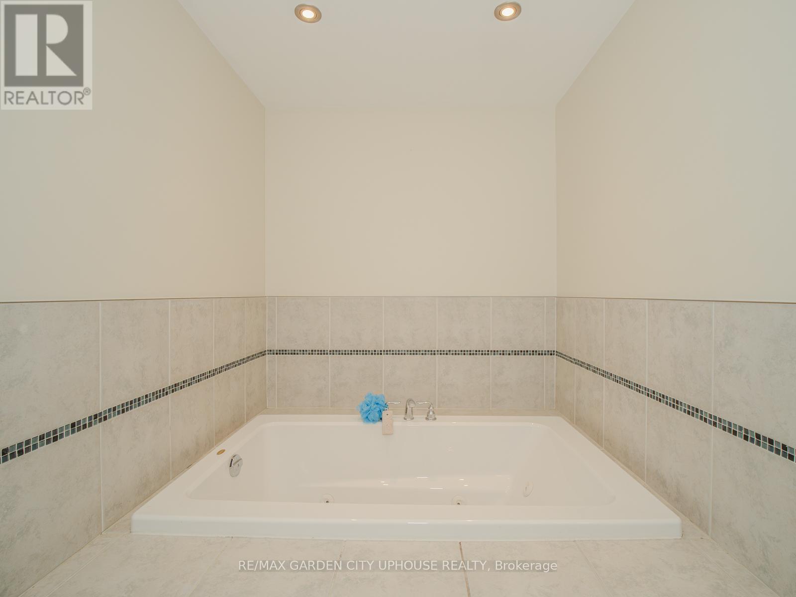 Photo 15 of 7722 Ronnie Crescent, Niagara Falls ON