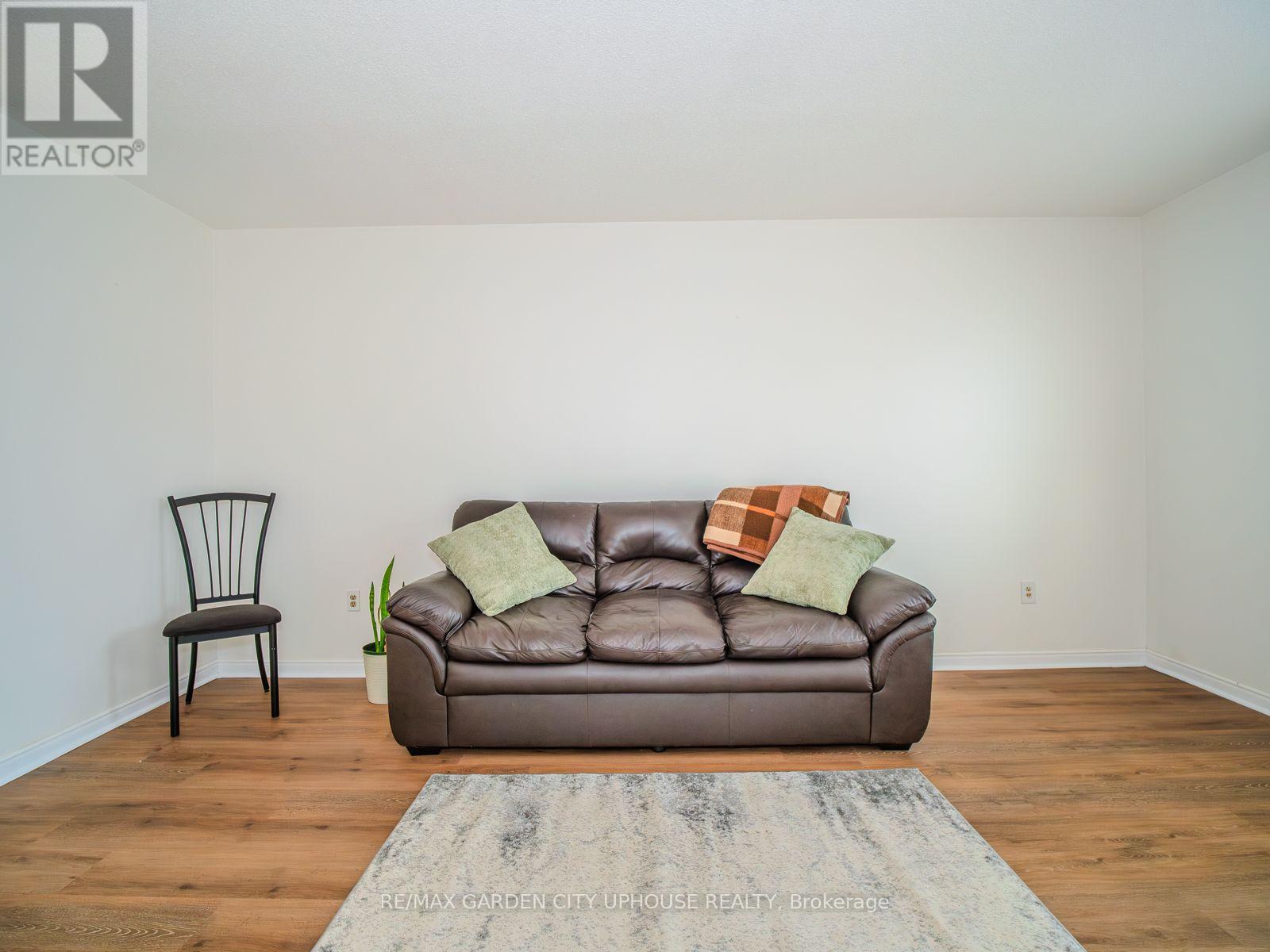 Photo 6 of 7722 Ronnie Crescent, Niagara Falls ON