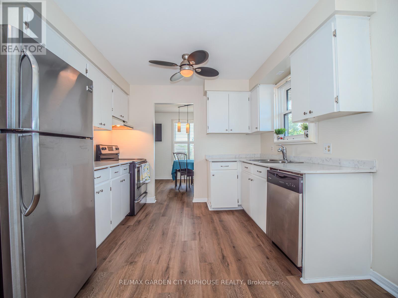 Photo 8 of 7722 Ronnie Crescent, Niagara Falls ON