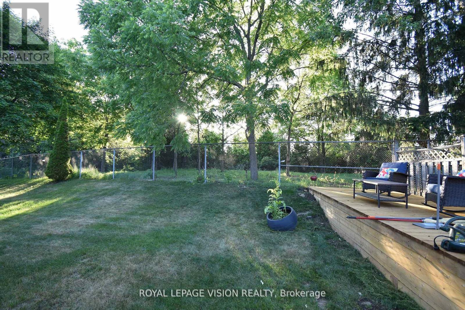 Photo 36 of 28 Valley Centre Drive, Toronto ON