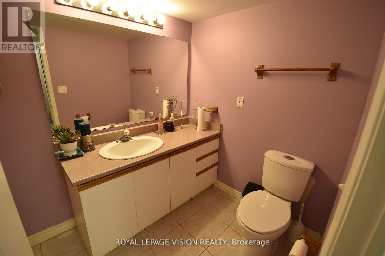 Photo 23 of 28 Valley Centre Drive, Toronto ON