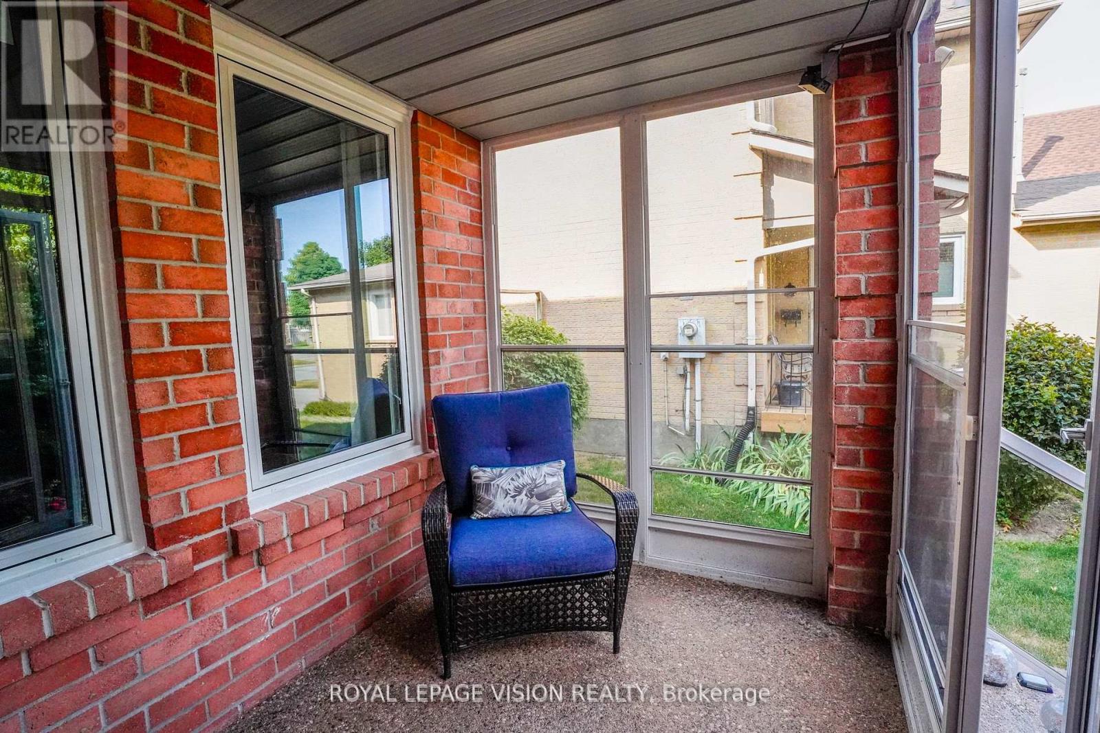 Photo 38 of 28 Valley Centre Drive, Toronto ON