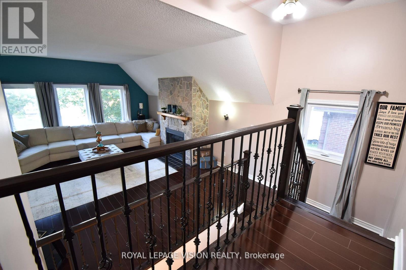 Photo 13 of 28 Valley Centre Drive, Toronto ON