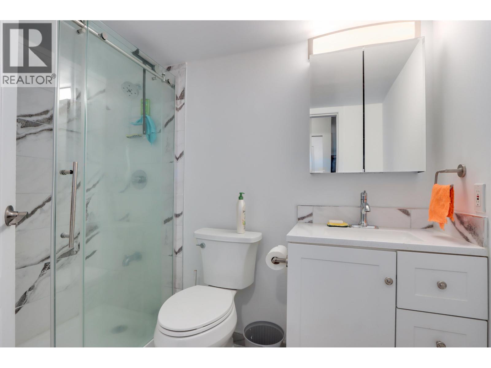 Photo 15 of 205 1535 Chesterfield Avenue, North Vancouver BC