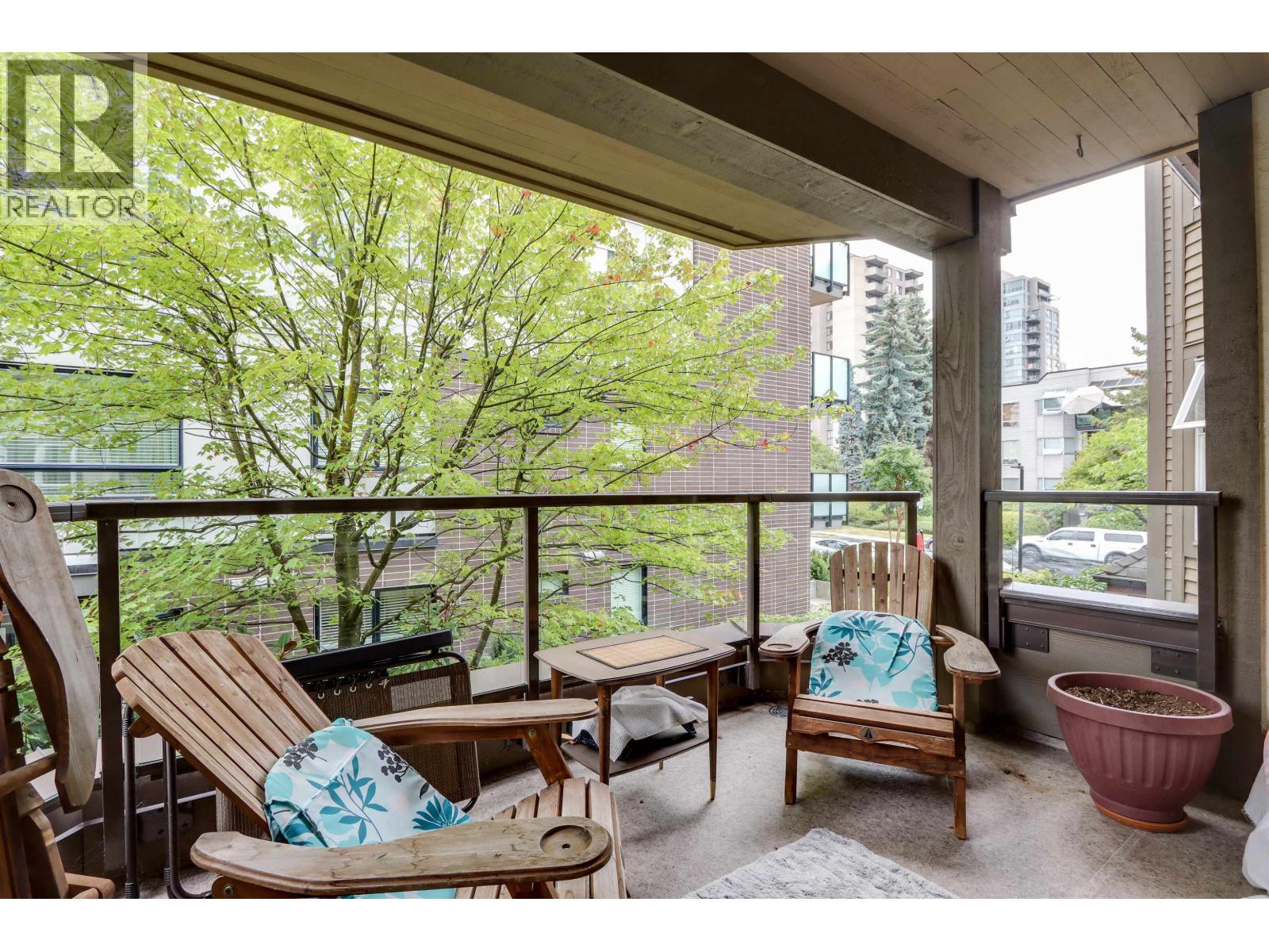 Photo 17 of 205 1535 Chesterfield Avenue, North Vancouver BC