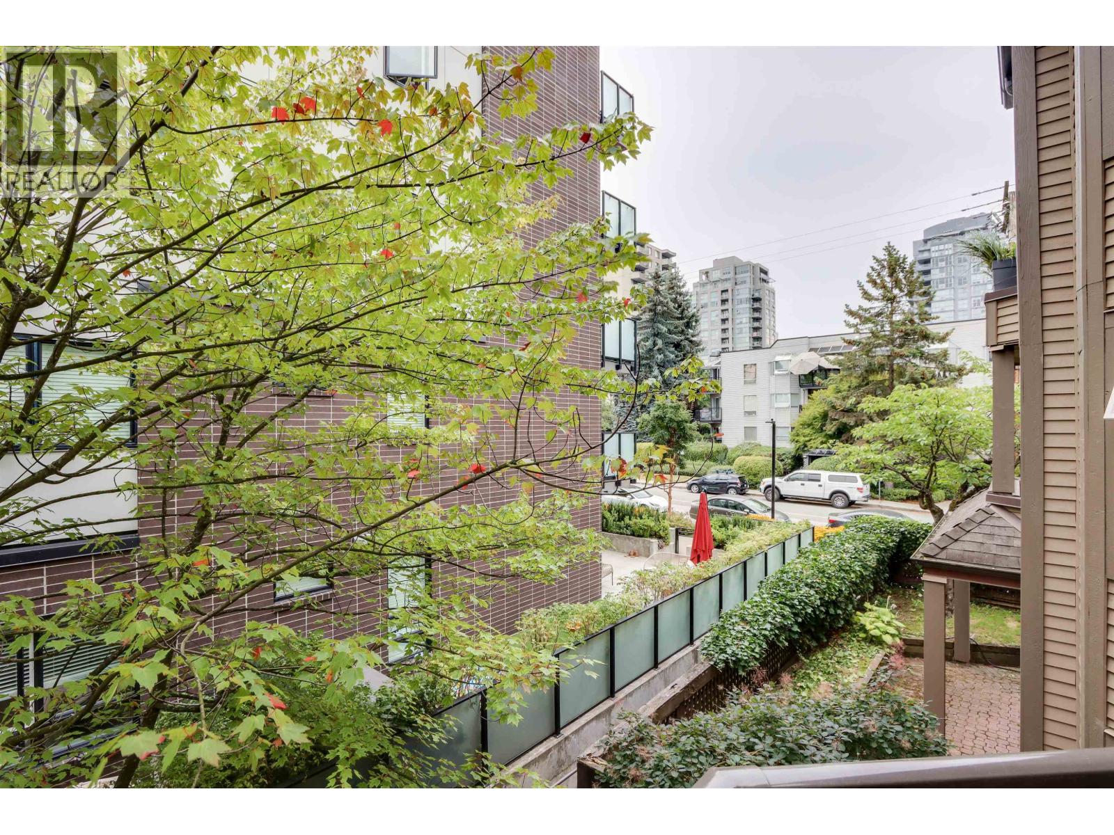 Photo 20 of 205 1535 Chesterfield Avenue, North Vancouver BC