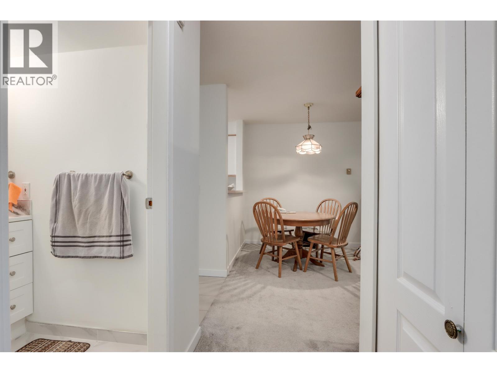 Photo 5 of 205 1535 Chesterfield Avenue, North Vancouver BC