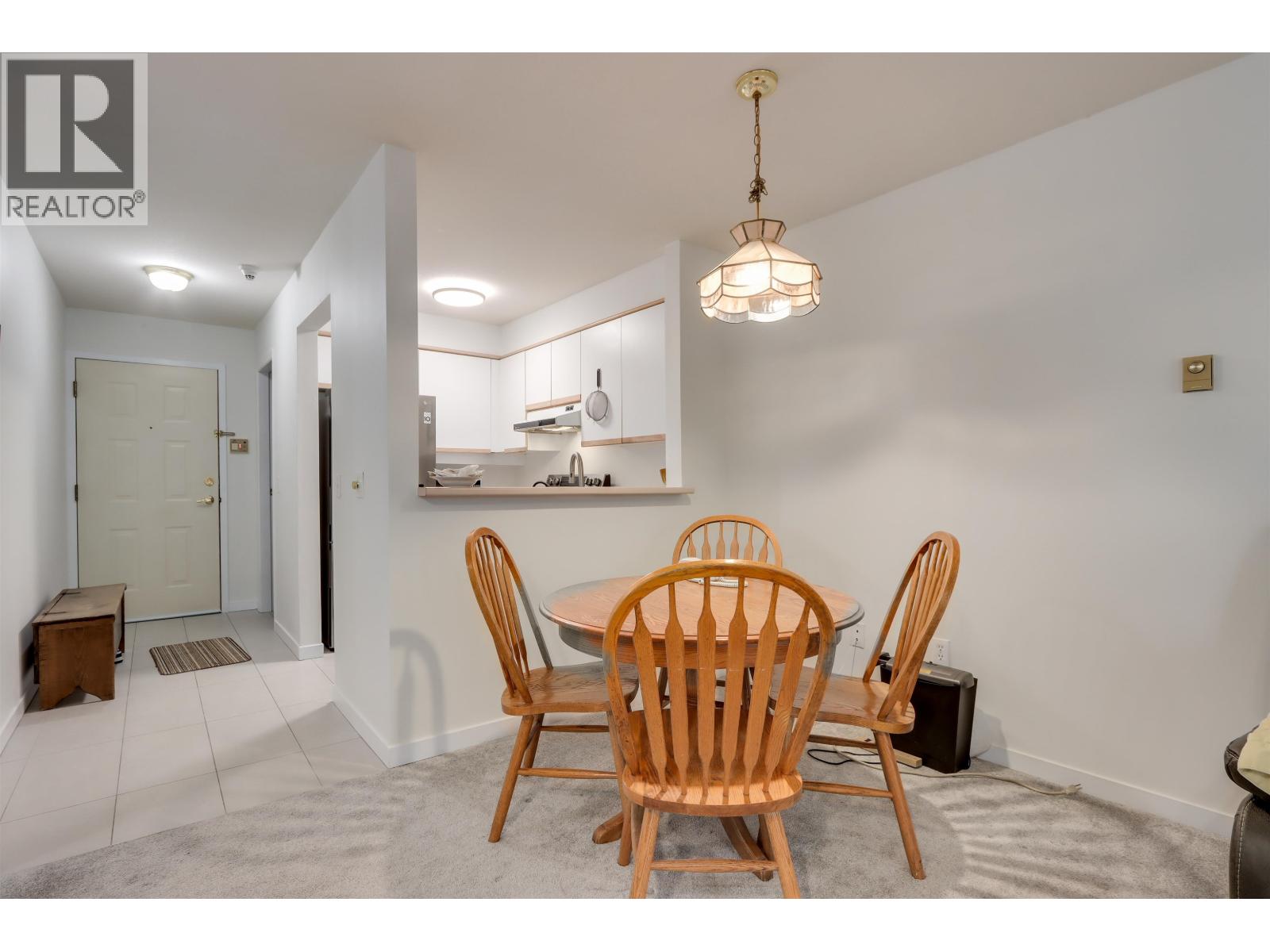 Photo 6 of 205 1535 Chesterfield Avenue, North Vancouver BC