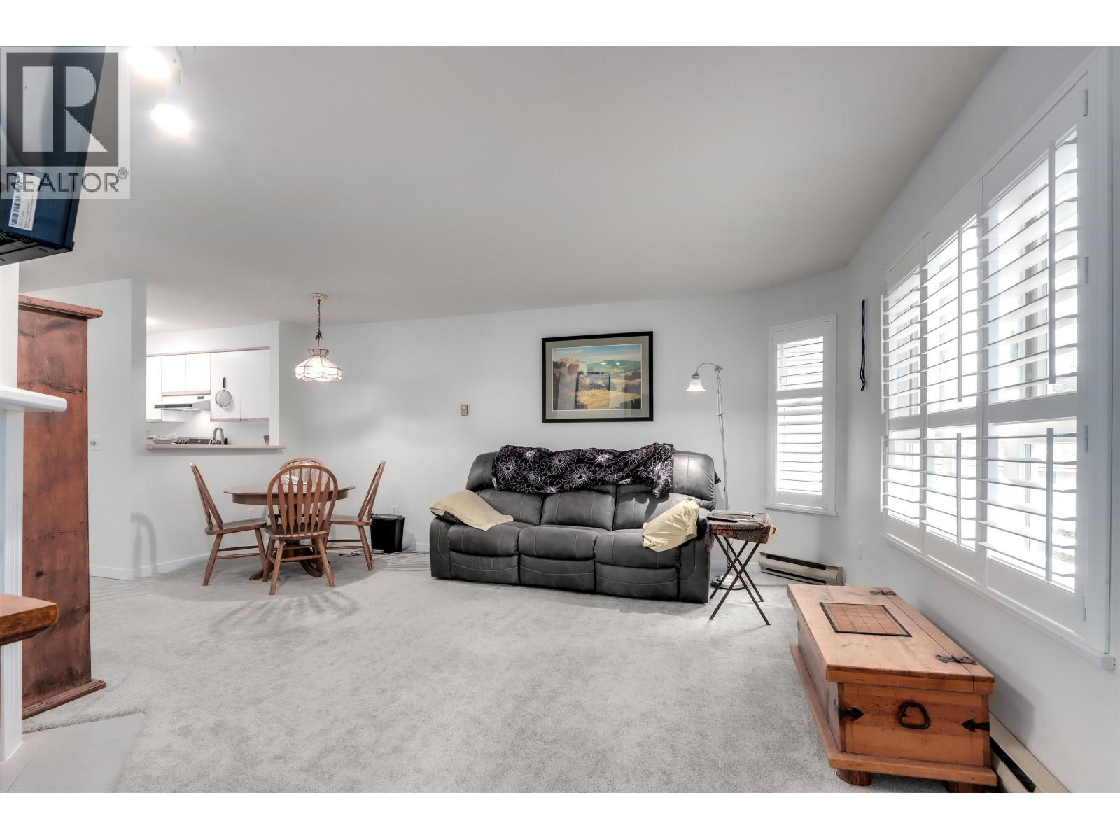 Photo 9 of 205 1535 Chesterfield Avenue, North Vancouver BC
