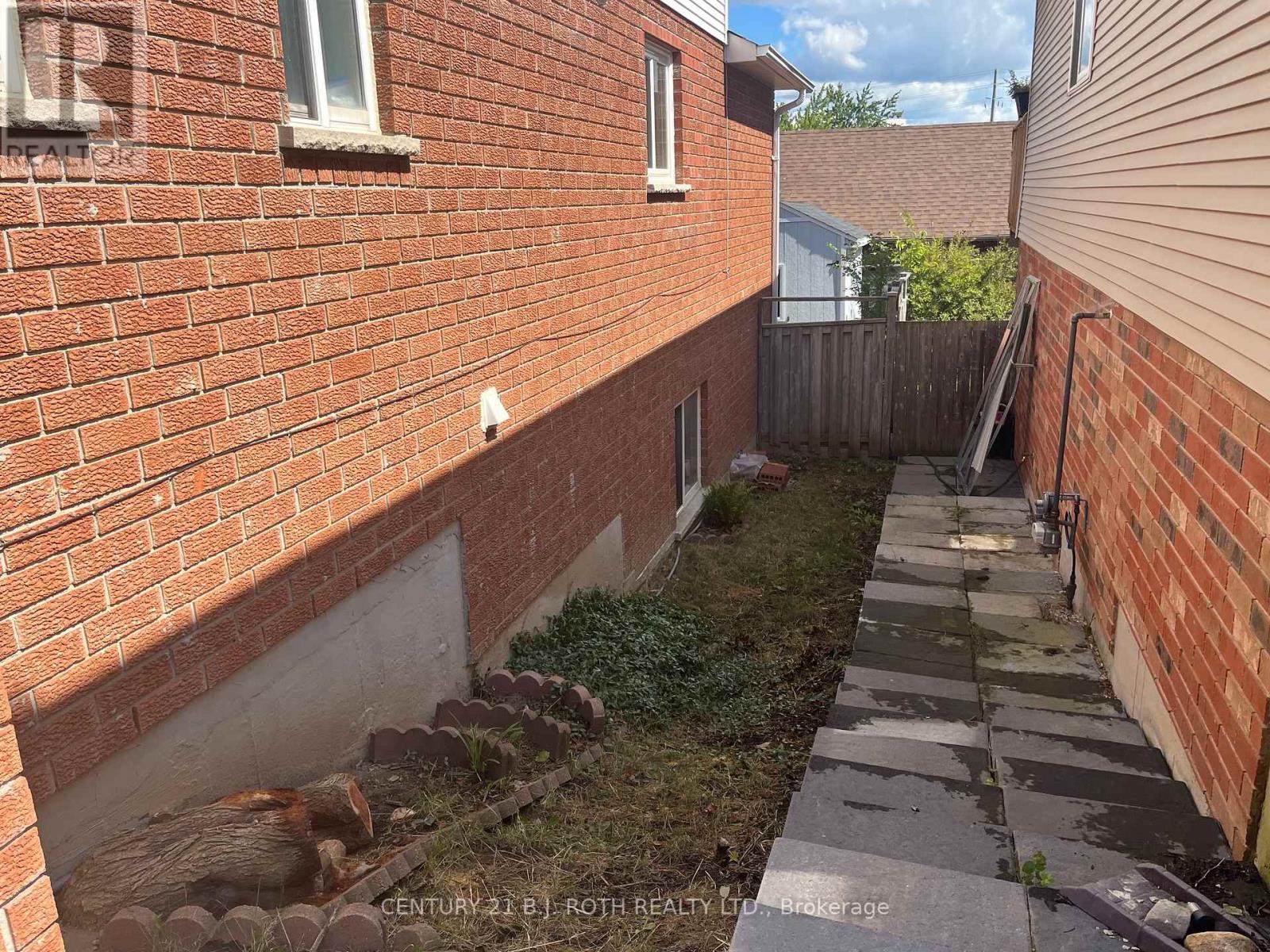 Photo 4 of 1 Golden Eagle Way, Barrie ON