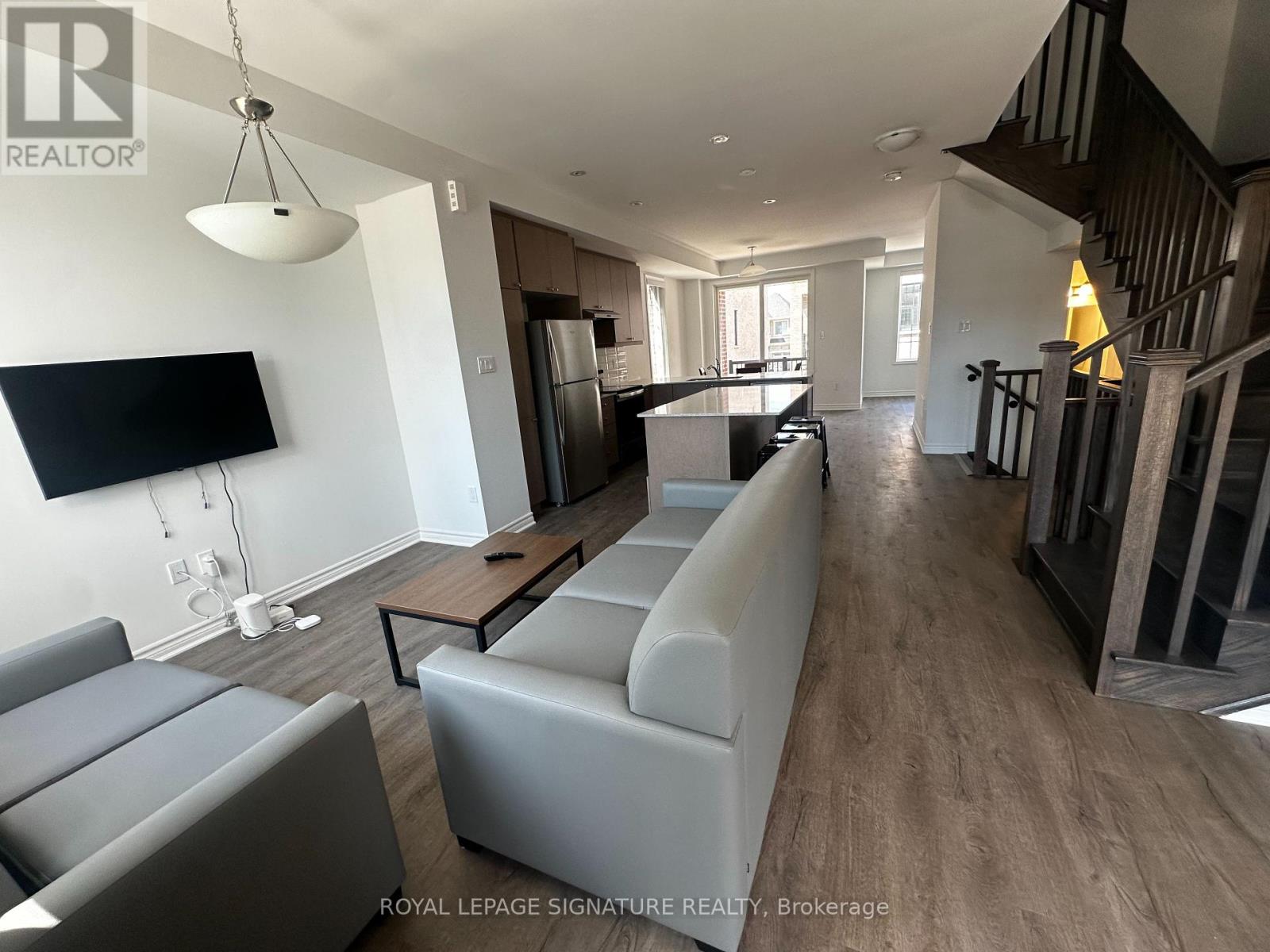 Photo 2 of 11 1259 Lily Crescent, Milton ON