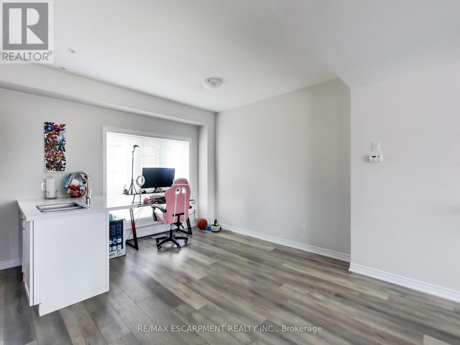 Photo 10 of 23 19 Picardy Drive, Hamilton ON