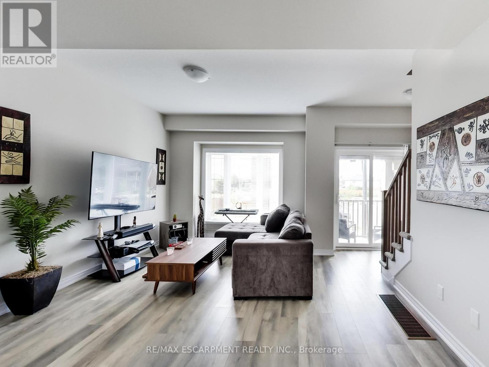 Photo 12 of 23 19 Picardy Drive, Hamilton ON