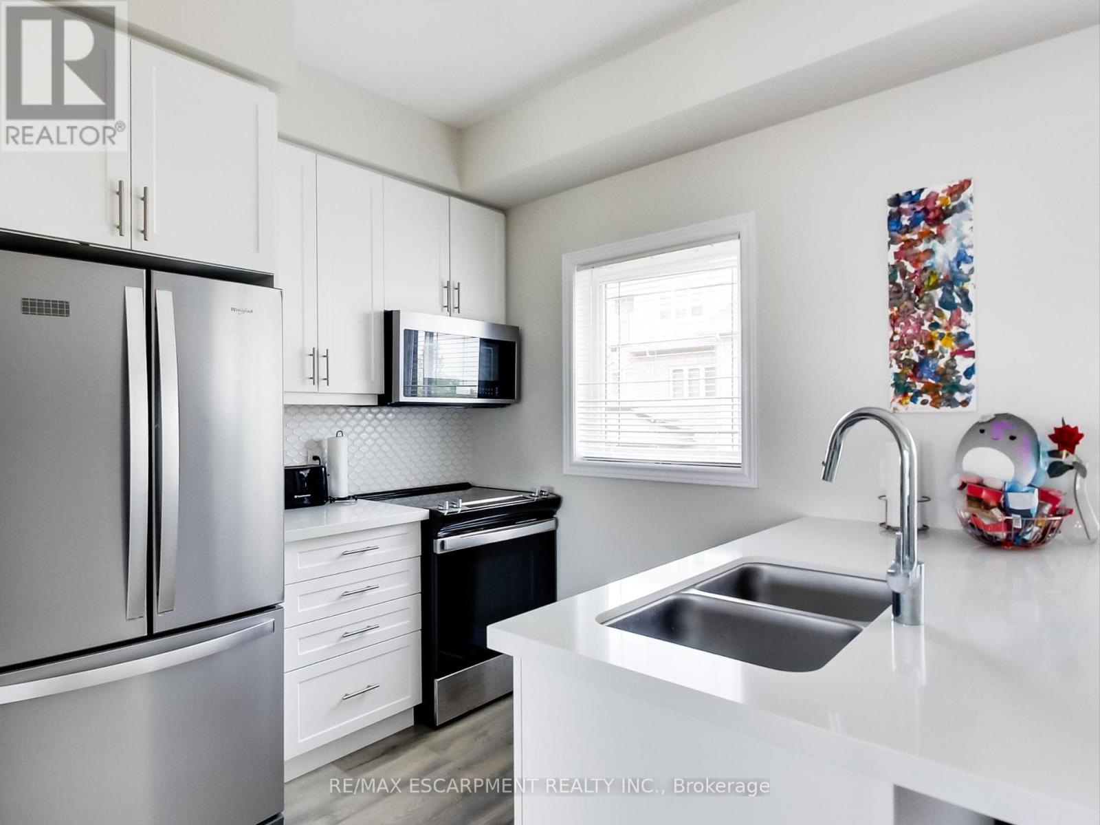 Photo 14 of 23 19 Picardy Drive, Hamilton ON